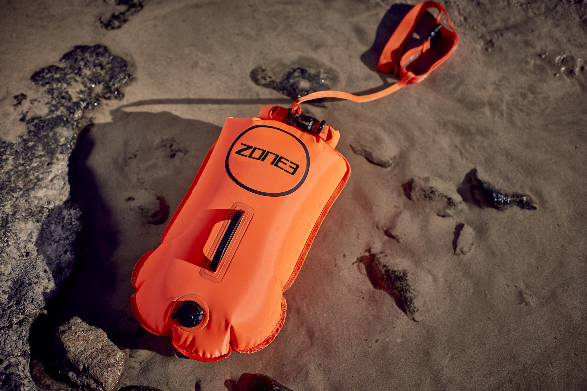Zone3-Accessories-Classic-28L-Buoy-Bag-Lifestyle-2