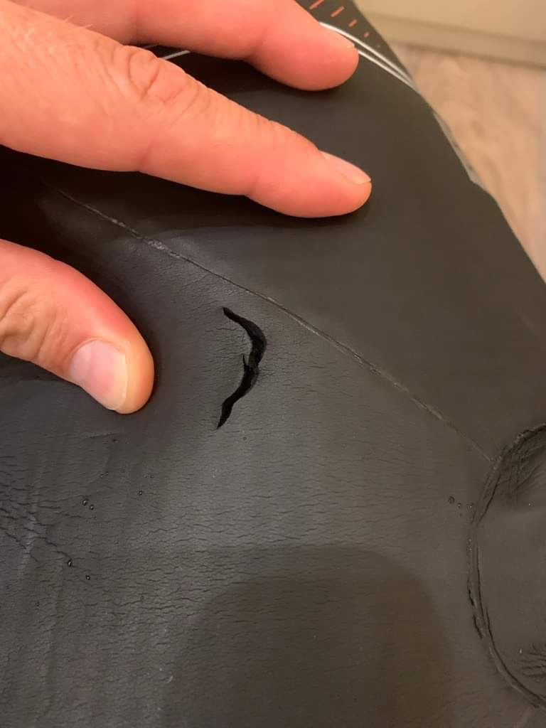 Wetsuit scheur Wetsuit scheur
